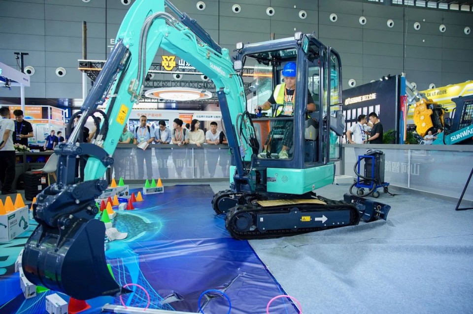 2025 CICEE | 从简单工具迈向多元化解决计划，，，，，，，壹定发智能泛起非凡挖掘机风范