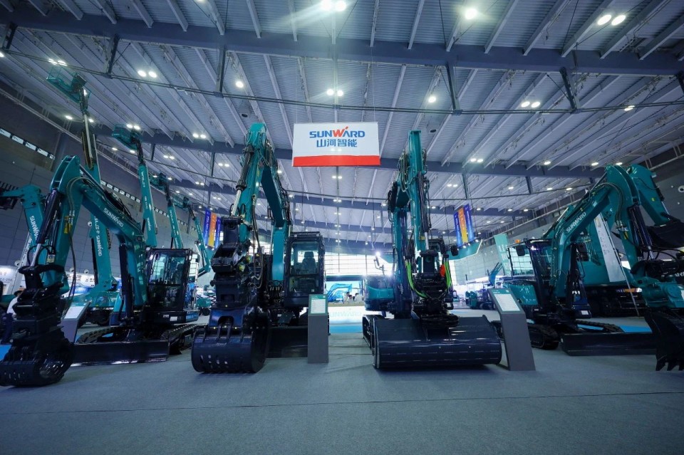 2025 CICEE | 从简单工具迈向多元化解决计划，，，，，，，壹定发智能泛起非凡挖掘机风范