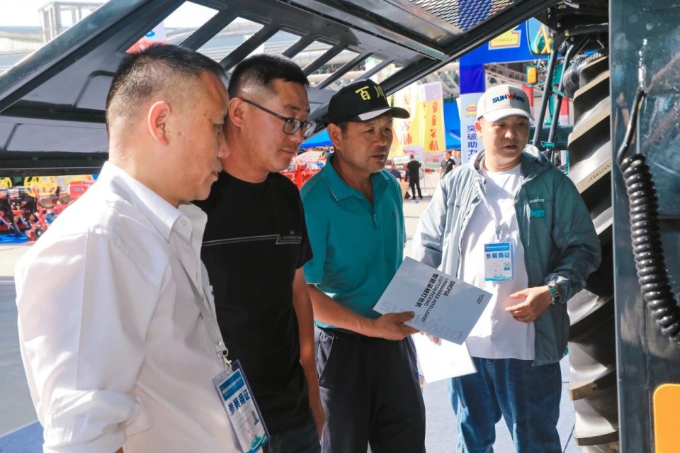 壹定发智能亮相2025新疆国际农业机械展览会