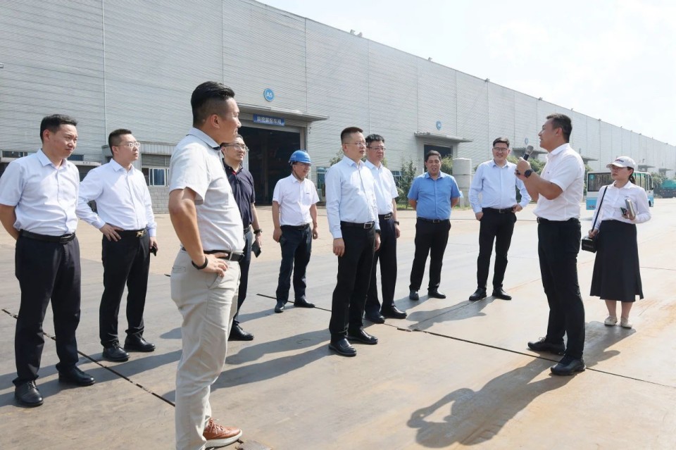 共商相助，，，，，，，建华控股有限公司董事长汪贵华到访壹定发智能