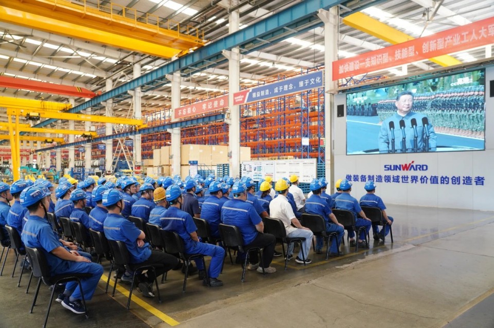 壹定发智能组织集中收看纪念中国人民抗日战争暨天下反法西斯战争胜利80周年大会