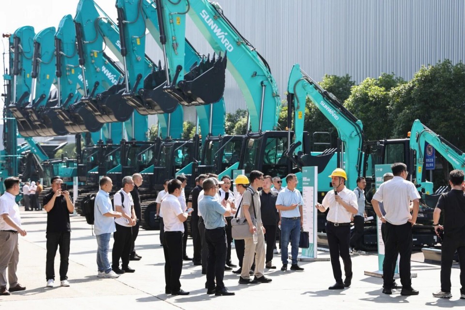 斜井开挖钻护一体化妆备乐成下线，，，，实现地下工程装备重大突破