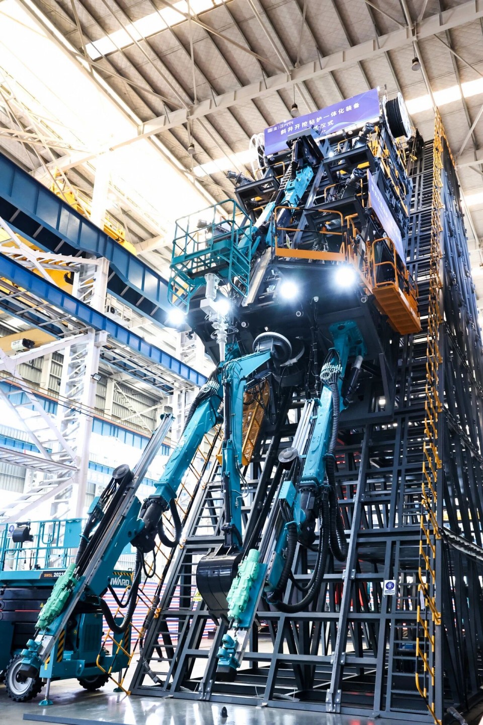 斜井开挖钻护一体化妆备乐成下线，，，，实现地下工程装备重大突破