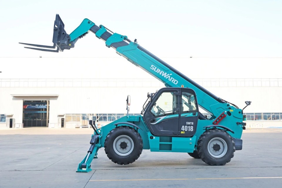 高端机型“双箭齐发”！壹定发智能两款伸缩臂叉装车乐成下线