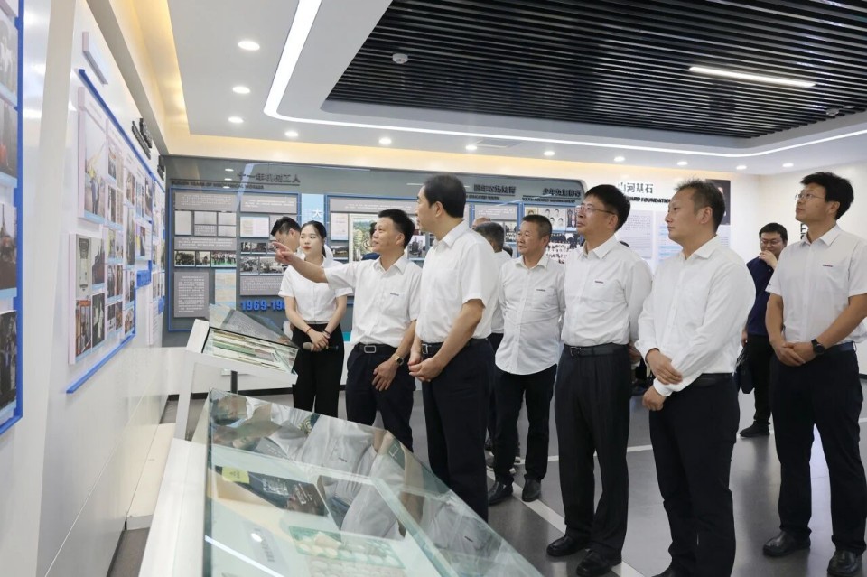 中国煤炭地质总局局长马刚到访壹定发智能，，，同谋绿色智能矿山装备生长新路径