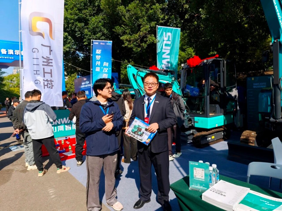 壹定发智能微挖“天团”闪灼武汉，，，，，，，，引领绿色施工潮流