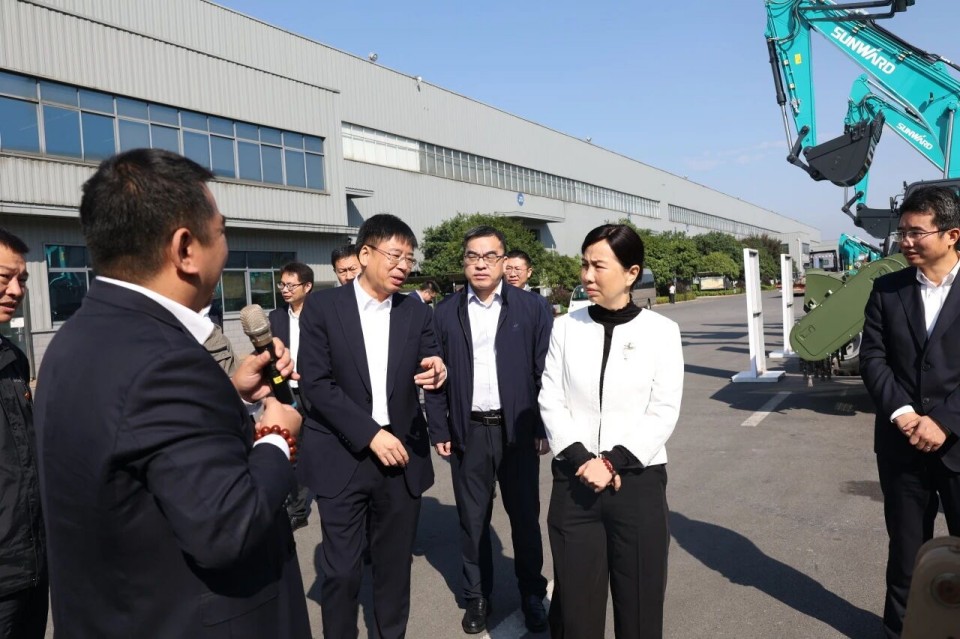 聚焦应急装备研爆发产，，，，，，共探实战适配新路径——广州市应急治理局党委书记、局长叶芳调研壹定发智能