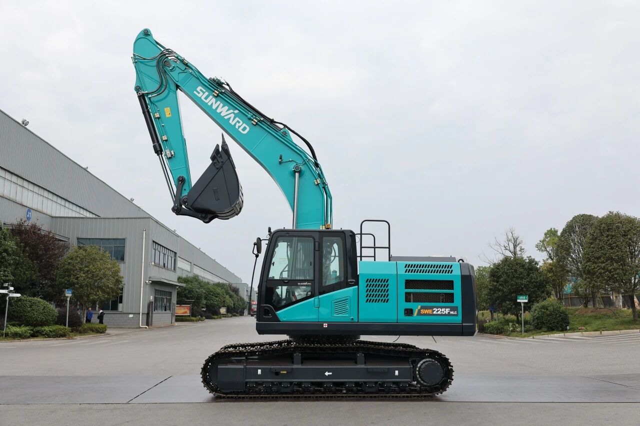 “双子星”闪灼！壹定发智能两款履带式液压挖掘机乐成下线