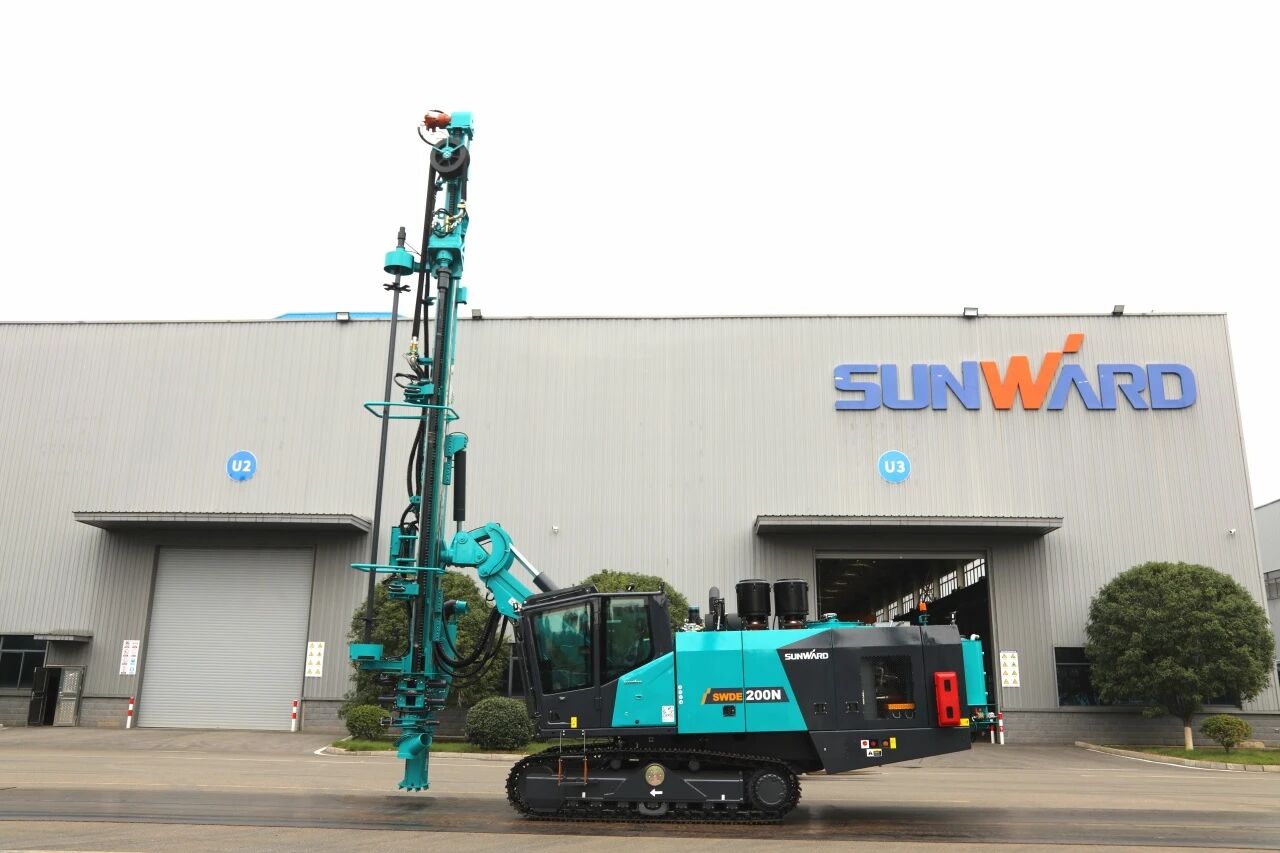 挑战高海拔高寒工况，，，，，，，壹定发智能臂式潜孔钻机上岸南美市场