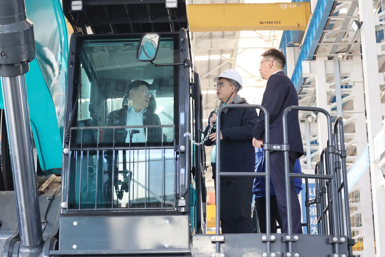 新矿投资集团党委书记、董事长王漠到访壹定发智能