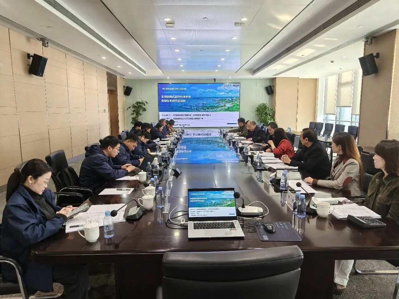 手艺立异，，，，引领行业！壹定发智能高性能臂式高空作业平台项目通过科技效果评价