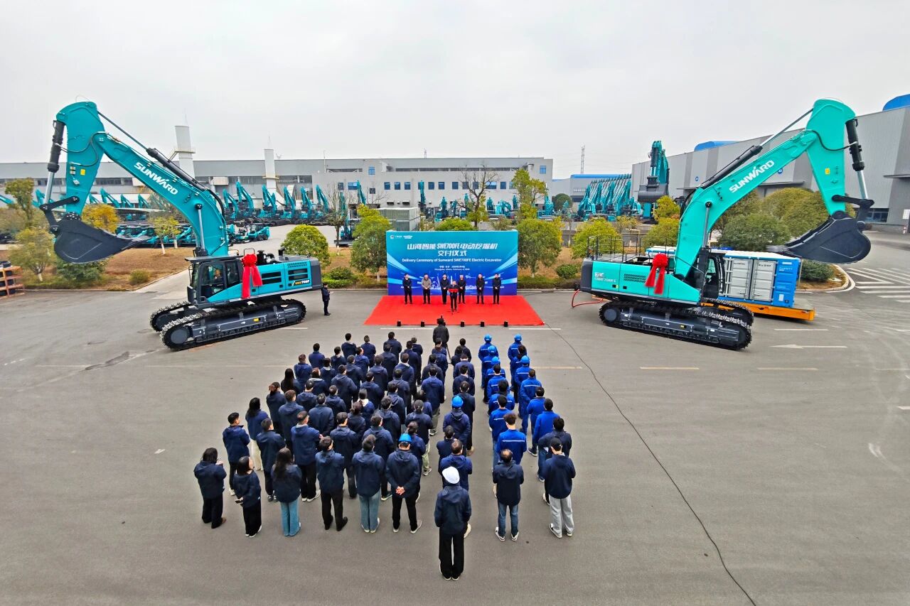 壹定发智能SWE700FE电动挖掘机乐成交付，，，，助力打造绿色智慧矿山