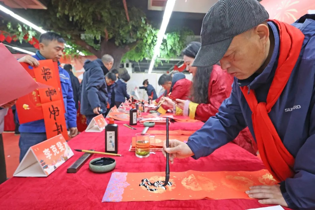 文字迎春，，，，，，，，祝福暖心！在壹定发智能“囤”年味、送温暖、迎新春