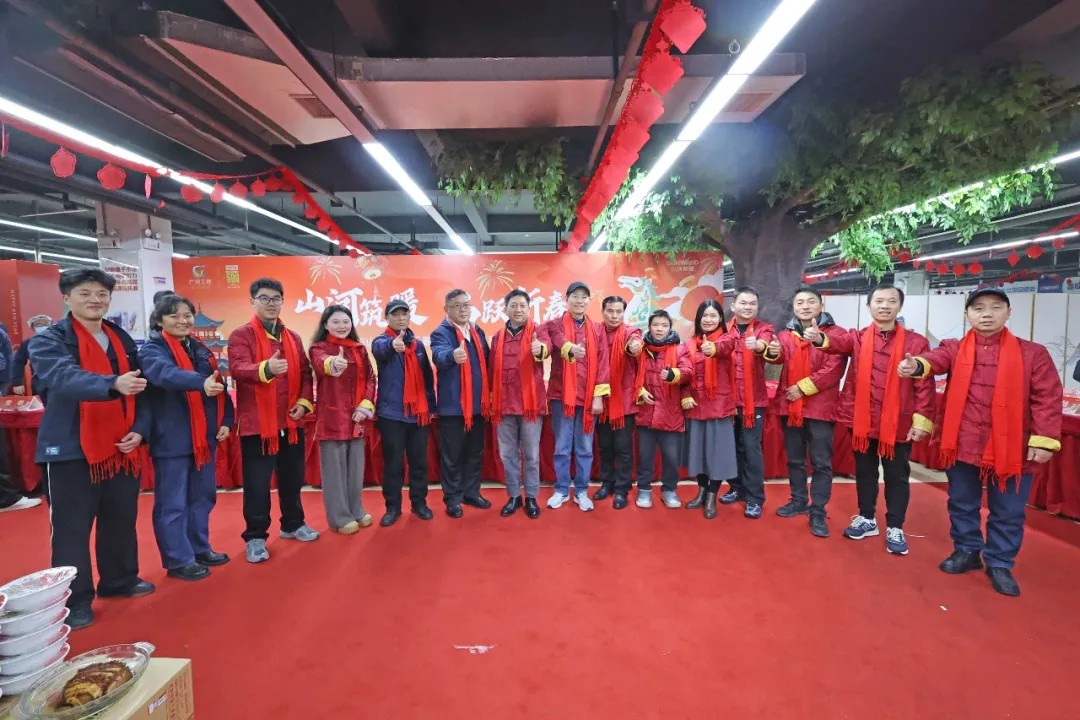 文字迎春，，，，，，，，祝福暖心！在壹定发智能“囤”年味、送温暖、迎新春